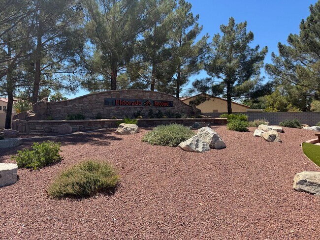 Building Photo - Single story 4br, 2bth, 2cg