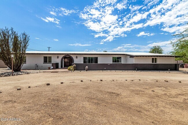 Building Photo - 7667 E Cactus Rd