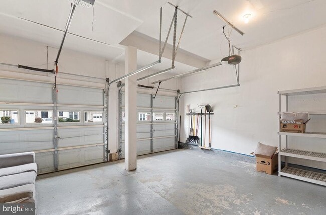 Building Photo - 2900 Lomond Pl