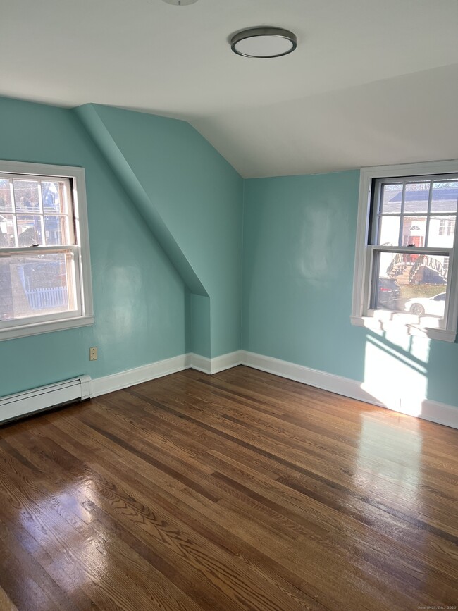 Building Photo - 403 Cooke St