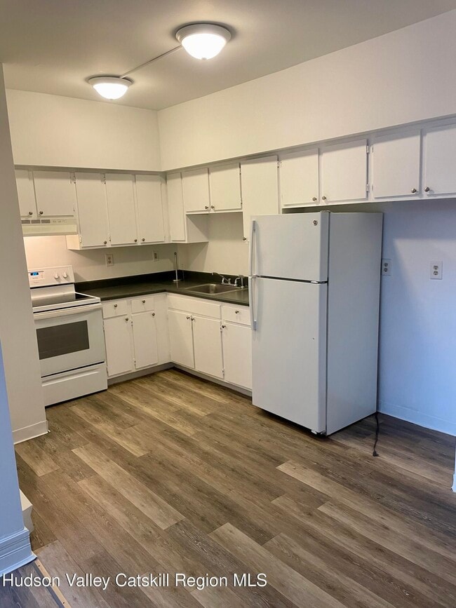 Building Photo - 426 Warren St