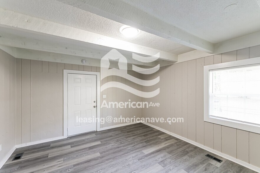 Building Photo - 7110 1st Ave S