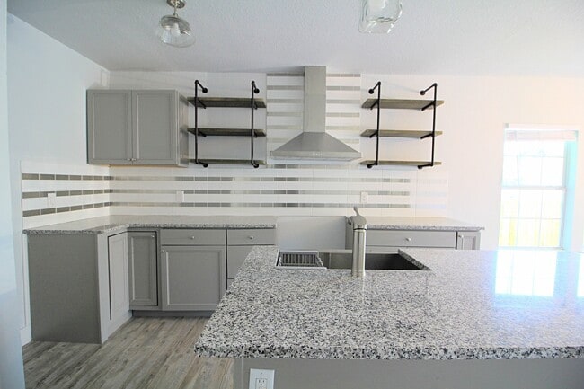 Building Photo - 2/2  Denver Heights Move In June 25th!