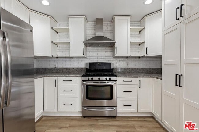 Building Photo - 12120 Aneta St