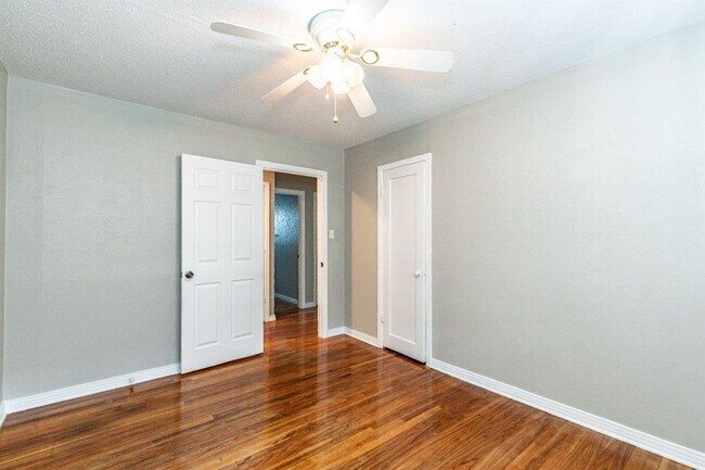 Building Photo - Cute 3/1 close to TEch and Medical $1,325 ...