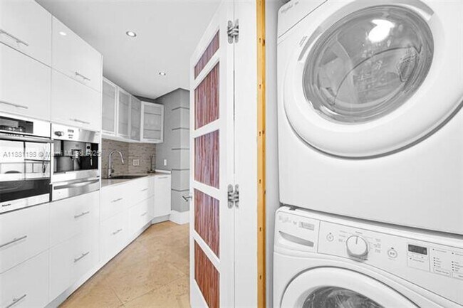 Building Photo - 16699 Collins Ave