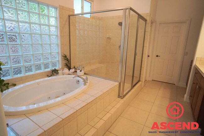 Building Photo - Elegant 3BD/2BA Home with Office Space in Bakersfield's Desirable 93312 — HOA Community, Gardener...