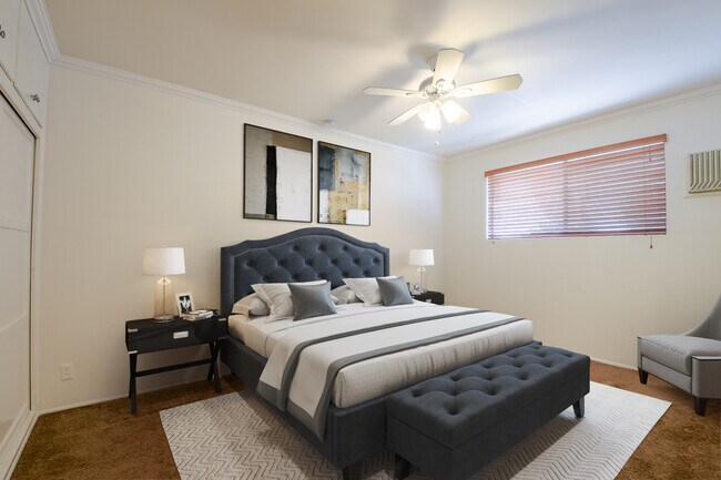 virtually staged - 4916 Hazeltine Ave