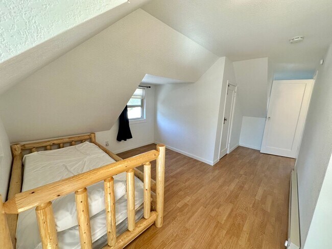 Building Photo - Remodeled Downtown Ellensburg Home