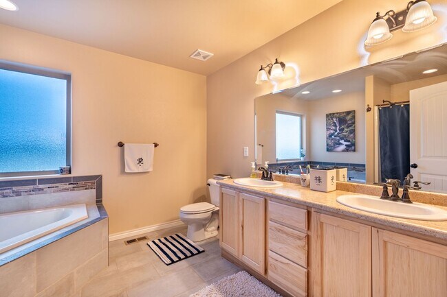 Building Photo - Great 3-Bedroom 2-Bathroom Home with Space in Cheyenne