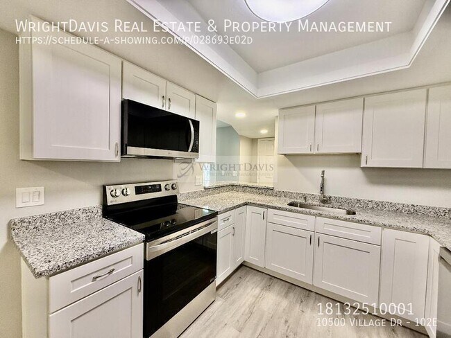 Building Photo - 10500 Village Dr