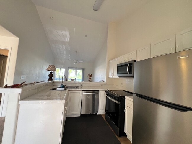 Building Photo - 75-6081 Alii Drive #BB203