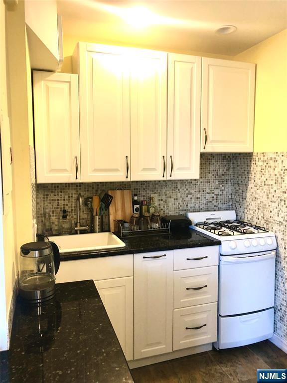 Building Photo - 400 Fairview Ave