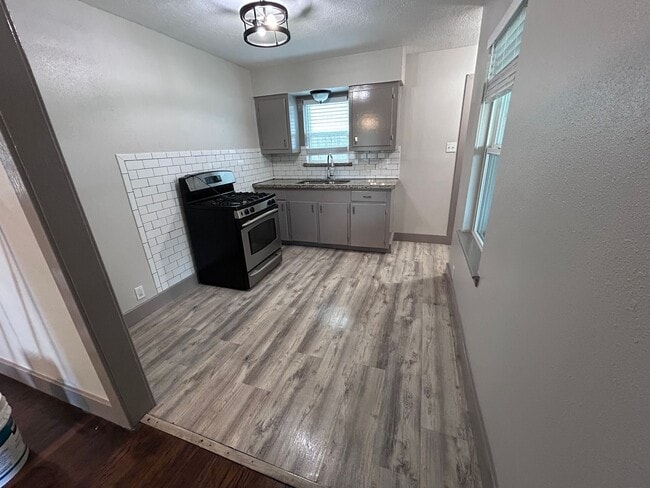 Building Photo - 9486 McDade St