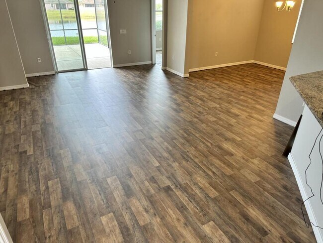 Building Photo - 5612 Aral Dr