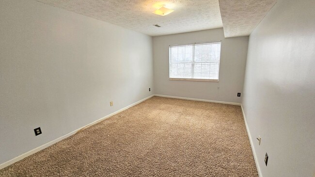 Building Photo - West Knoxville 37923 - 2 bedroom, 2 bath condo - Contact Ryan Fogarty (865) 333-4840