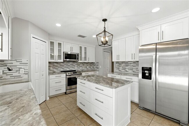 Building Photo - 3223 SW 41st Ave