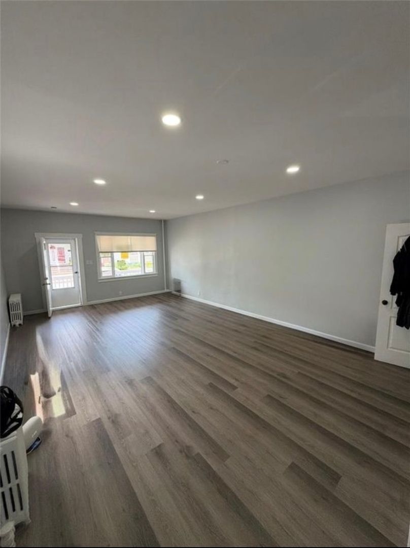 Building Photo - 225 Zerby Ave