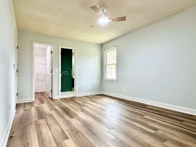 Building Photo - 307 Abbey Ln