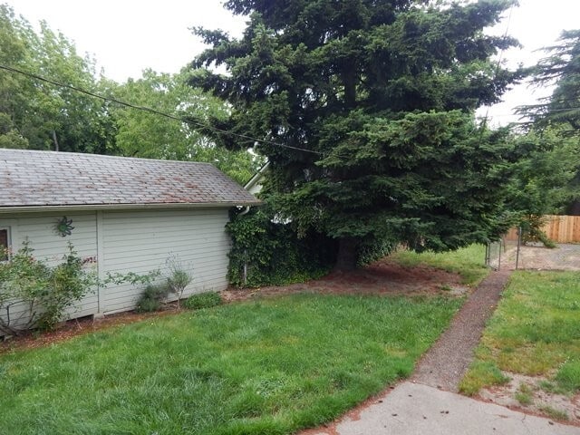 Building Photo - 2Bd/2Ba Two Story House - Available to View!