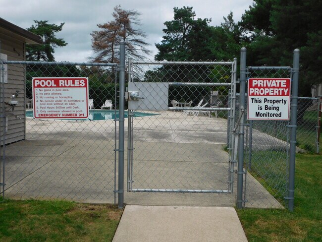 Building Photo - 31993 W 12 Mile Rd