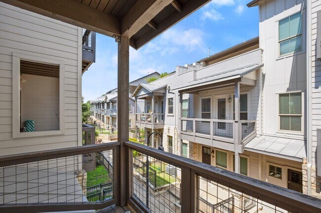 Building Photo - 2520 Bluebonnet Ln