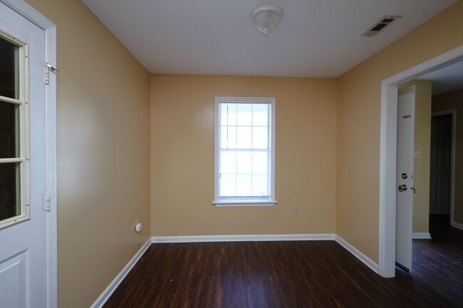 Building Photo - 13 Pinedale Cir