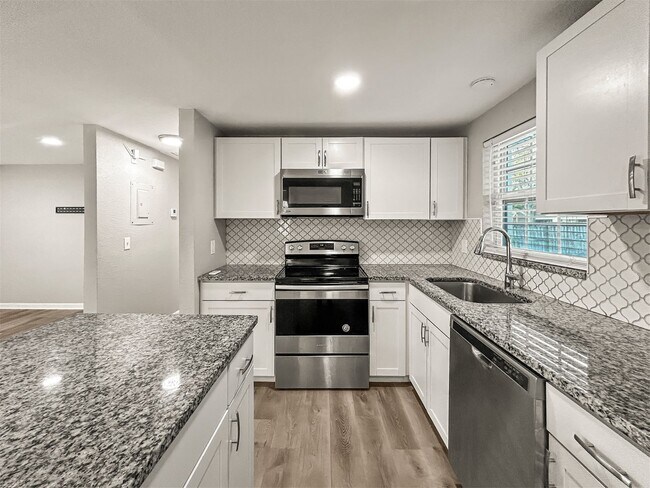 Building Photo - Coastal Waterfront Living in Apollo Beach – 3 Bed | 2 Bath