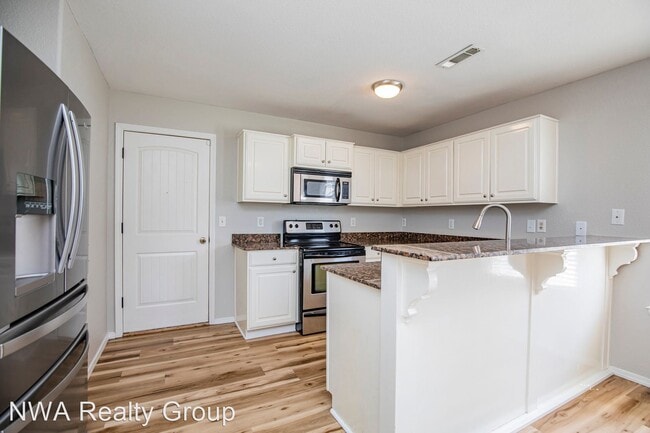 Building Photo - 2 br, 2 bath House - 3906 SW Gibson