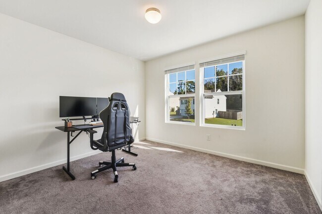 Building Photo - Energy-Efficient 3-Bed, 2.5-Bath Home in Benson!