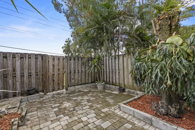 Building Photo - 814 Hill Dr