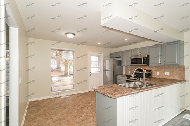 Building Photo - 2685 Cheshire Dr