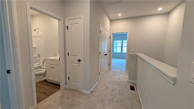 Building Photo - 3053 Beacon Bend Xing