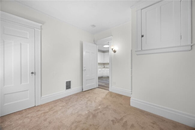 Building Photo - 15-17-17 Roosevelt St