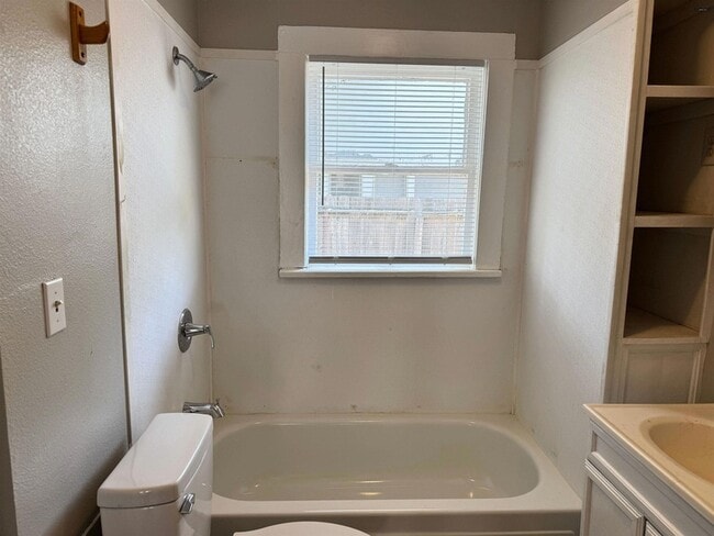 Building Photo - 1522 Blonde St