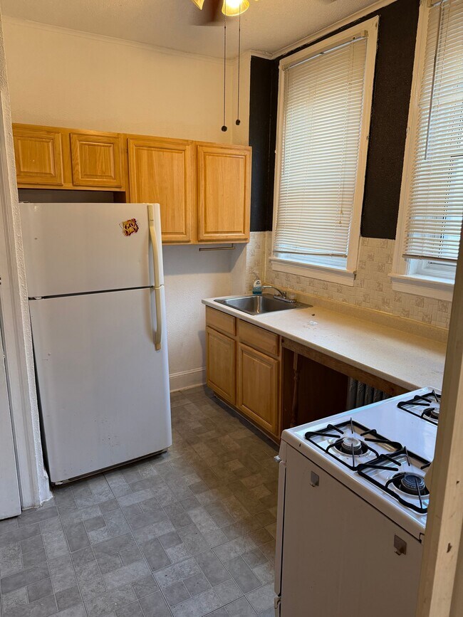 Building Photo - 5933 Carpenter St