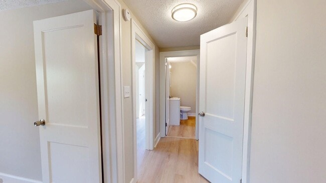 Building Photo - South Euclid Beauty - 3 bedroom Single Fam...