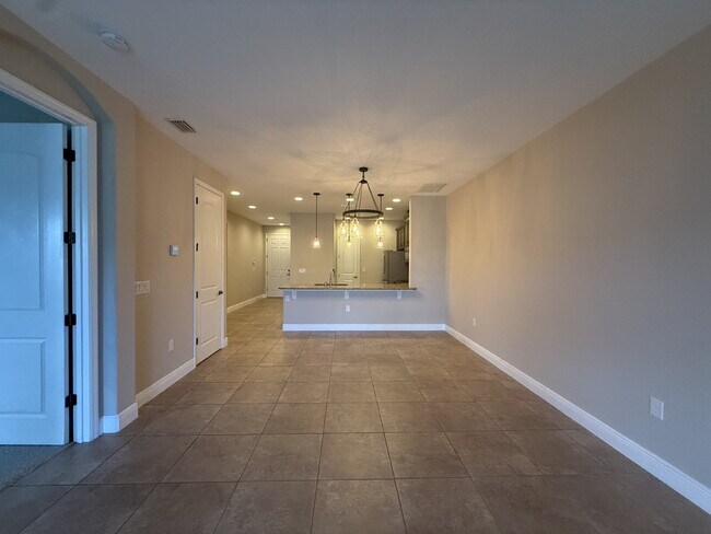 Building Photo - 3/2 townhome in desirable Loren Cove!