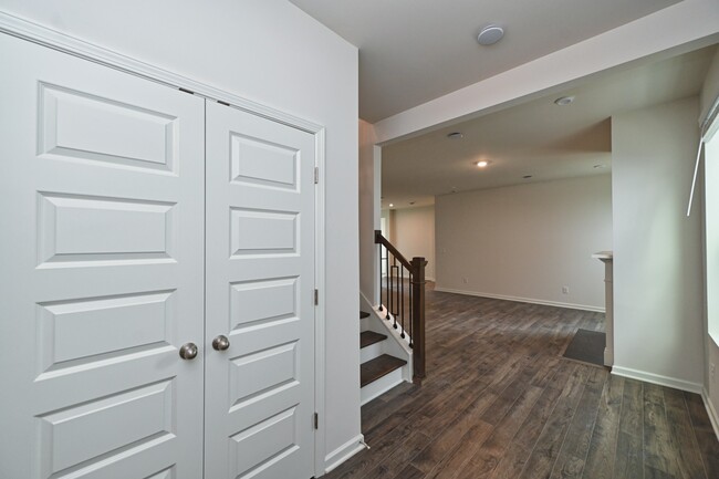Building Photo - 5373 Bellflower Hls