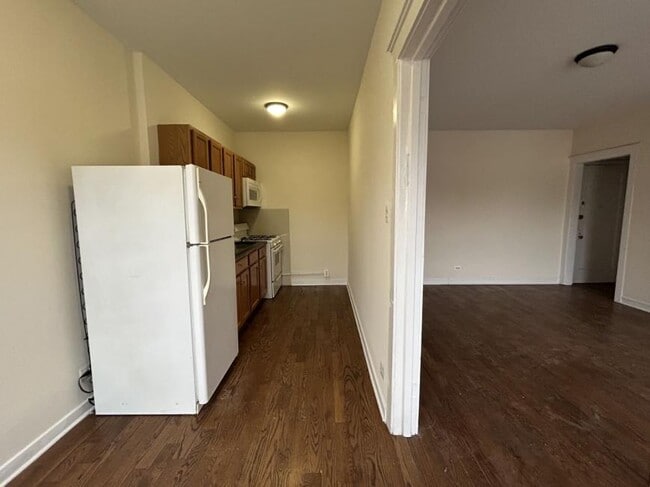 Building Photo - 0 bedroom in Chicago IL 60646