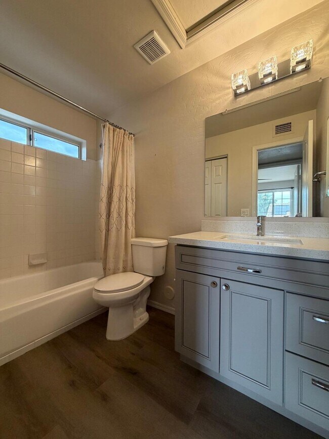 Building Photo - 902 S Surfside Dr