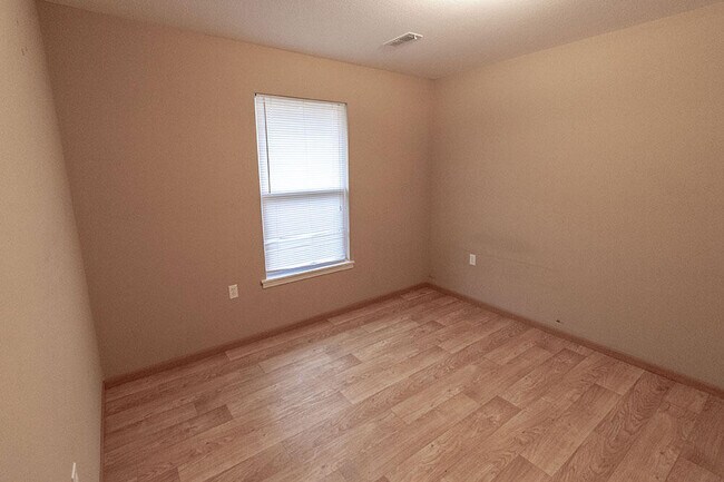 Building Photo - 1546 Florence Dr