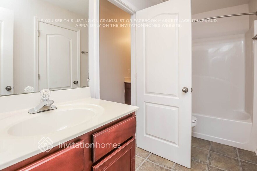 Building Photo - 532 Suwanee Oaks Dr NE