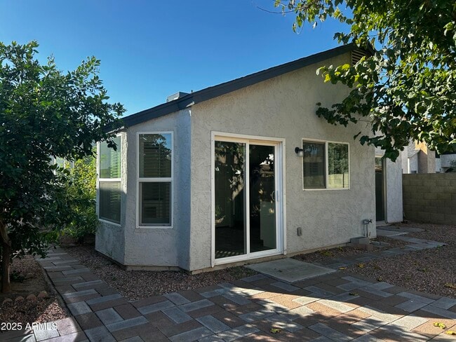 Building Photo - 4020 W Chama Dr