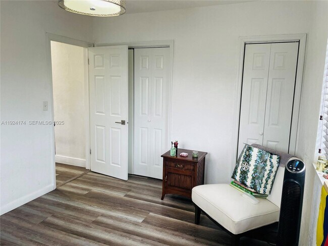 Building Photo - 3500 SW 36th St