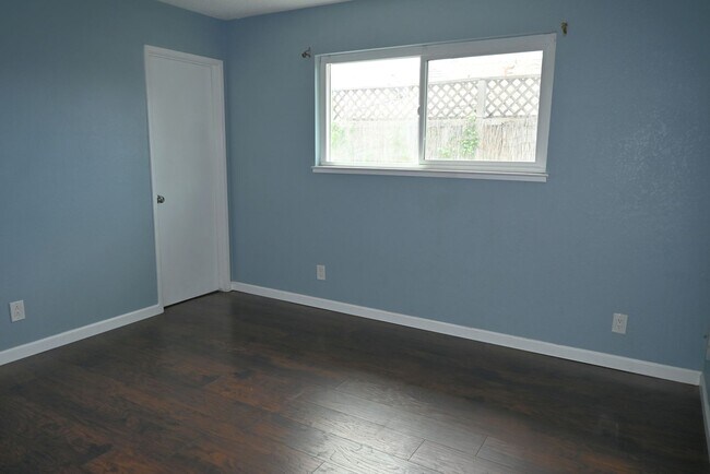 Building Photo - 5316 Nelson St