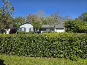 Building Photo - 425 Sunnyside Dr