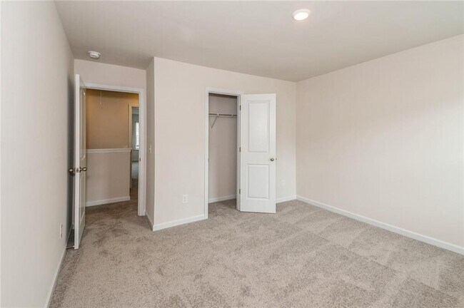 Building Photo - 613 Mackenzie Cv