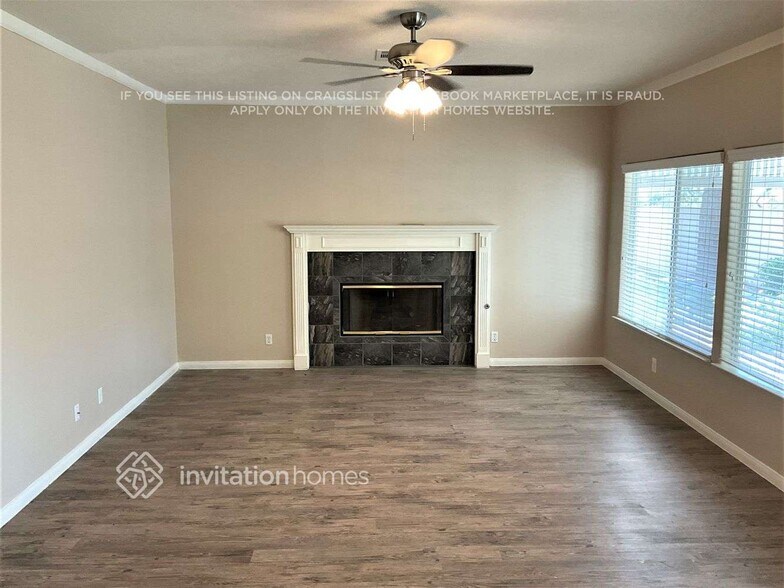 Building Photo - 8121 Tropic Isle Cir