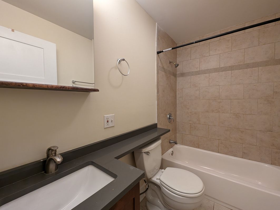 Building Photo - 555 W Arlington Pl
